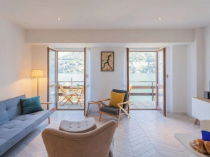 Your Private Harbour Nearby George Clooney