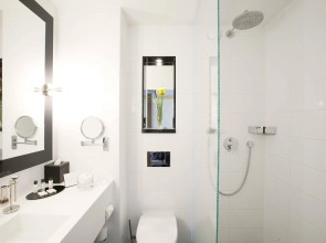 Carlton Square Hotel