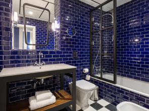 Отель Room Mate Valeria