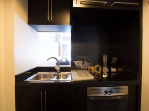 The Front Hotel and Apartment