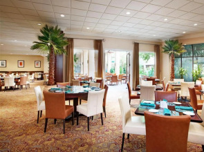 Anaheim Majestic Garden Hotel