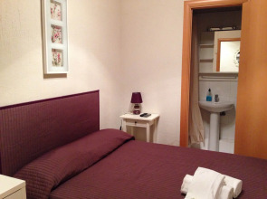 Hostal Balmes Centro