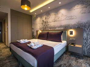 Hotel Golden Lake Resort