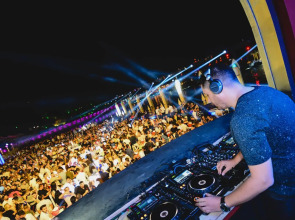 Cratos Premium Hotel & Casino