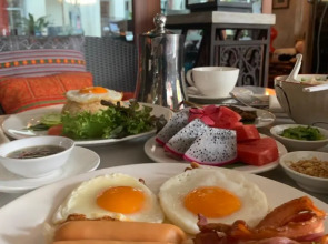 Chala Number 2 Art and Gallery House