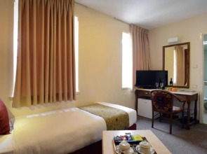 YMCA Three Arches Hotel