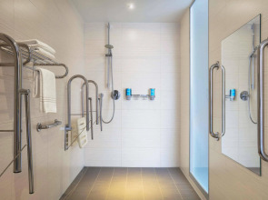 Отель Aloft Brussels Schuman