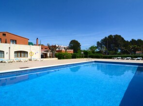 Apartamentos Hostal La Gola