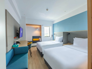 Holiday Inn Express Shanghai Pudong Airport