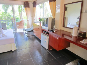 Thaniza Beachfront Resort