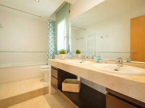 Villa Déjà Vu with stunning sea views