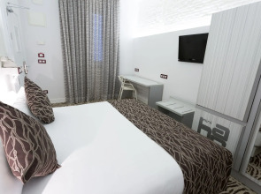 Petit Palace Lealtad Plaza