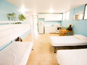 Waikiki Beachside Hostel
