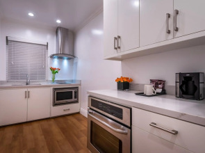 Beverly Hills Plaza Hotel & Spa