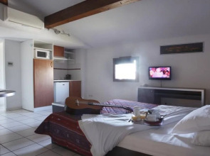 Adonis Carcassonne Résidence la Barbacane