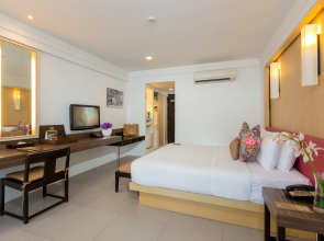 Sawaddi Patong Resort & Spa by Tolani