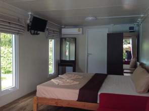 Check In & Chill Out Laem Sok Pier