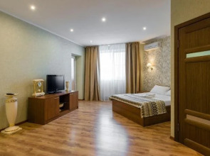 V Dvukh Shagakh na Festivalnom