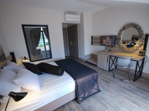 S3 Seahorse Beach Club & Hotel