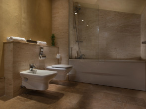 Rosslyn Thracia Hotel