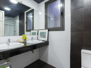 AinB Eixample-Miro Apartments