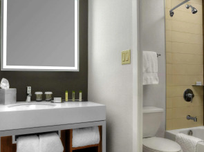 Отель DoubleTree by Hilton Metropolitan - New York City