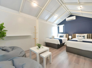 Gate43 Airport Hotel