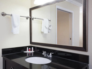 Capri Suites Anaheim