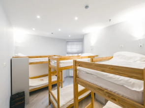 Safe Haven Nevsky 95 - Hostel