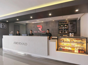 Red Planet Makati Amorsolo