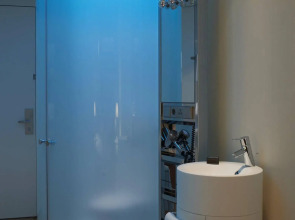 citizenM Schiphol Airport