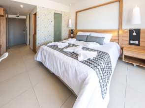 Kiani Beach Resort Family