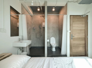 Good One Poshtel & Café Bar