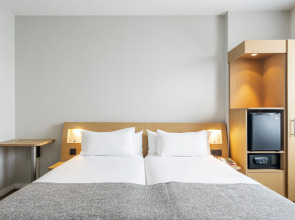 Hotel ILUNION Valencia 4