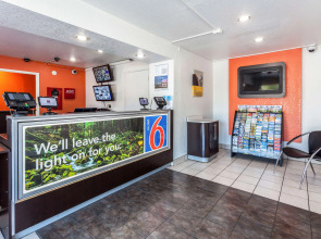 Motel 6 Sacramento, CA - Downtown