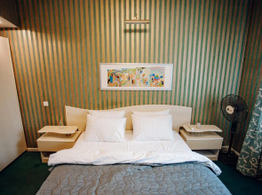 Tolstoy Apart Лейтейзена 6