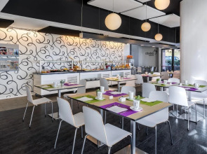 Отель Zentral Castellana Norte