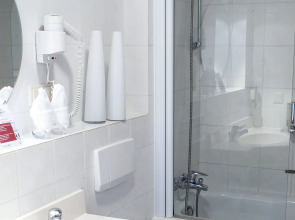 Airport Hotel by The New Yorker