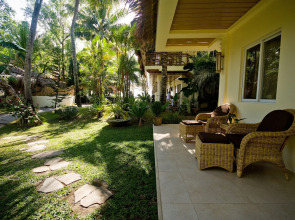 Mike's Dauin Beach Resort