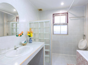 Royal Crown Hotel & Palm Spa Resort