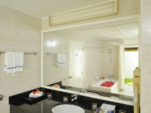 Holiday Island Resort & Spa