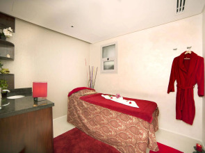 Raviz Center Point Hotel