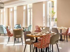 Отель Apollinaire Nice