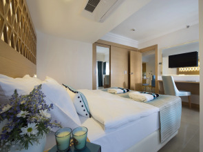 Отель Aurasia Design