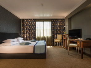 Rosslyn Thracia Hotel