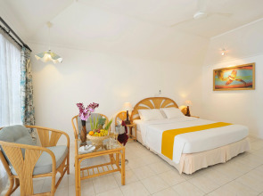 Holiday Island Resort & Spa