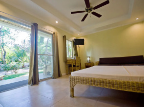 Mike's Dauin Beach Resort