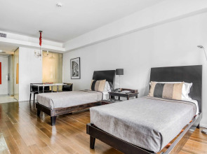 Broadway Hotel & Suites