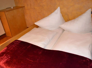 Goldfisch Apartment Vienna Opera House