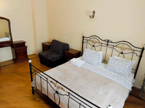 Tverskaya Street (Тверская Стрит) на улице Тверская 6 строение 1